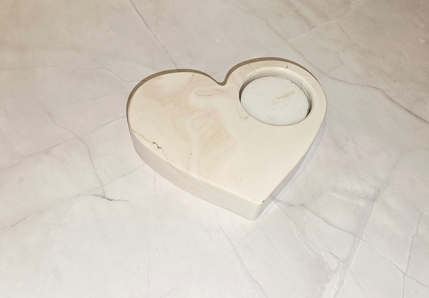 Bougeoir cœur en composite minéral – Douceur & élégance artisanale