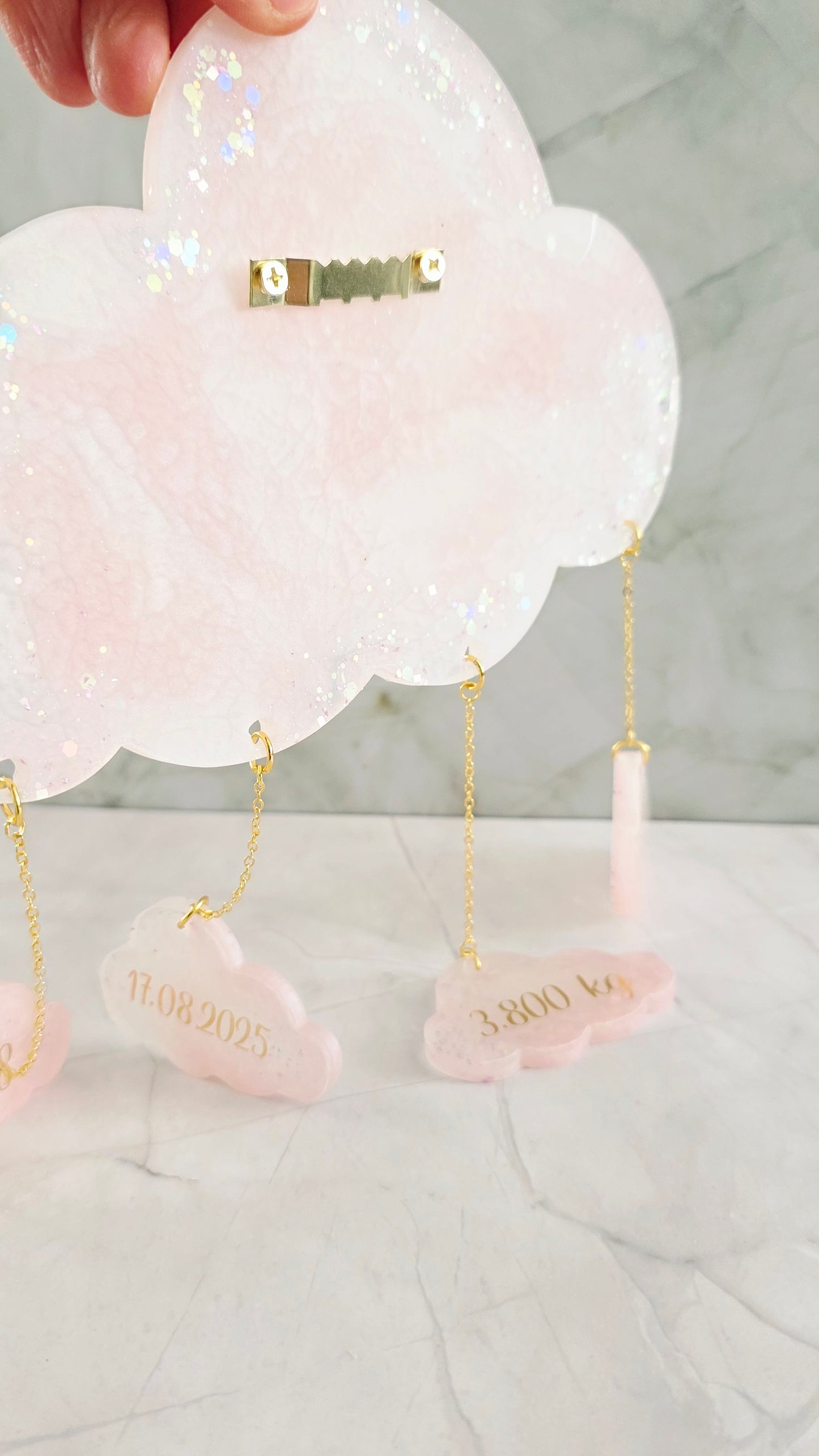 Cadre Nuage suspendu de Naissance Personnalisable – Fait main en résine