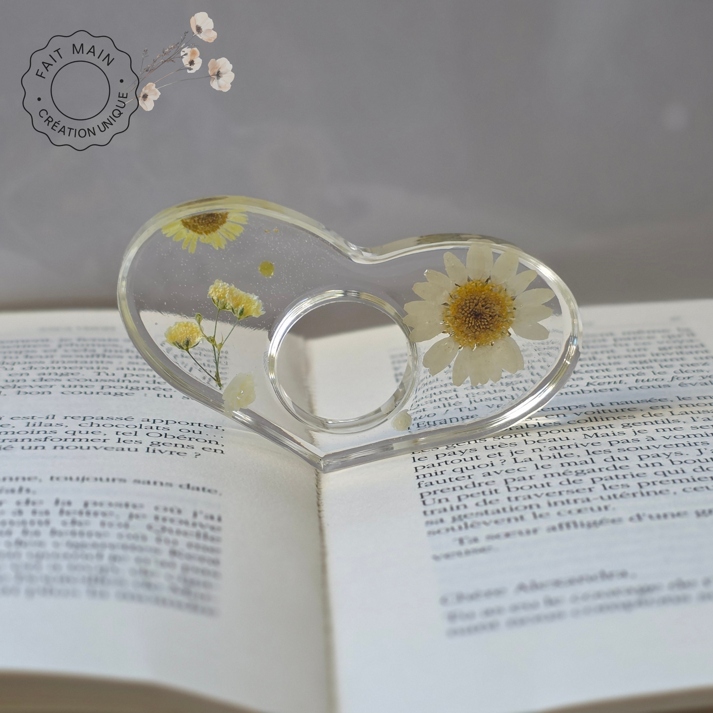 Bague de lecture en résine avec fleurs séchées – Accessoire unique pour lecteur – Fait main – Cadeau original