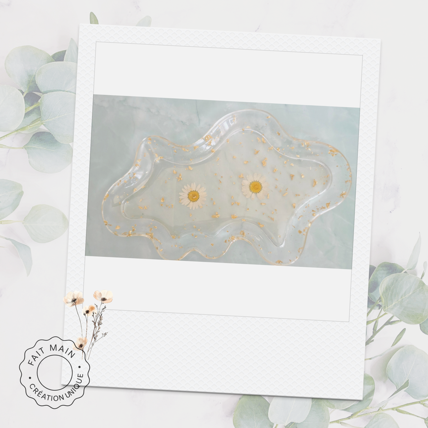 Plateau “Marguerite dorée” – Résine transparente & feuilles d’or