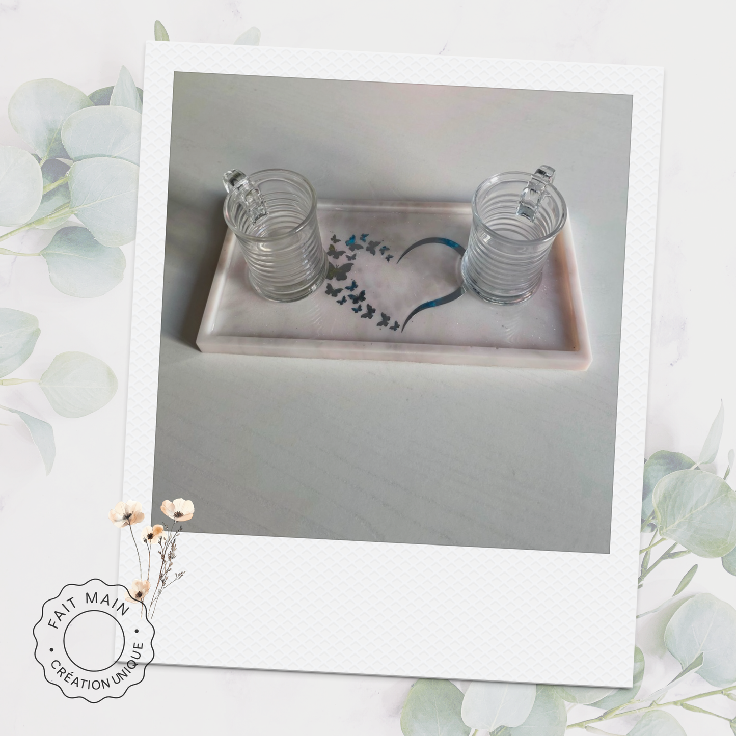 Plateau “Envol du cœur” en résine – Coeur & papillon argenté
