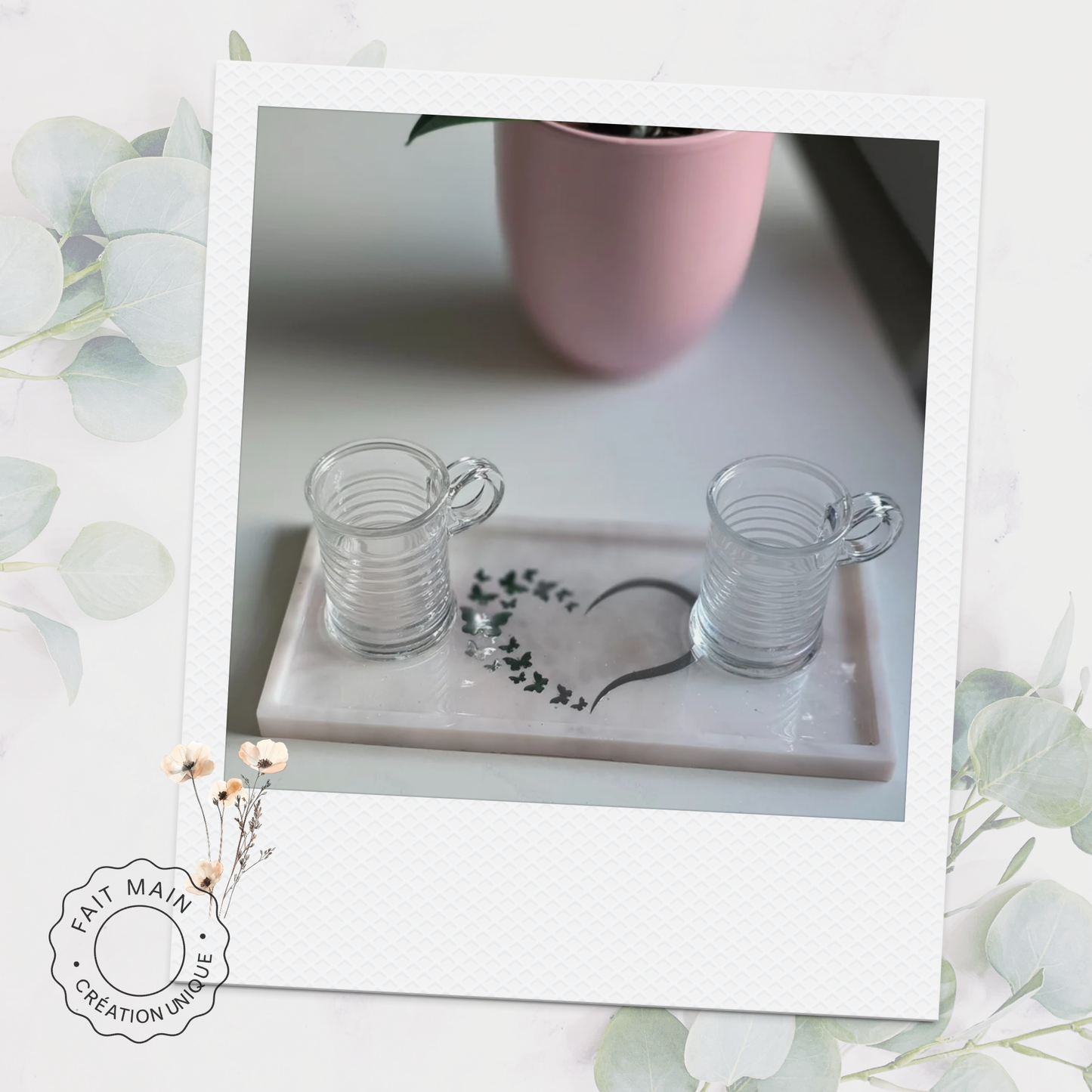 Plateau “Envol du cœur” en résine – Coeur & papillon argenté