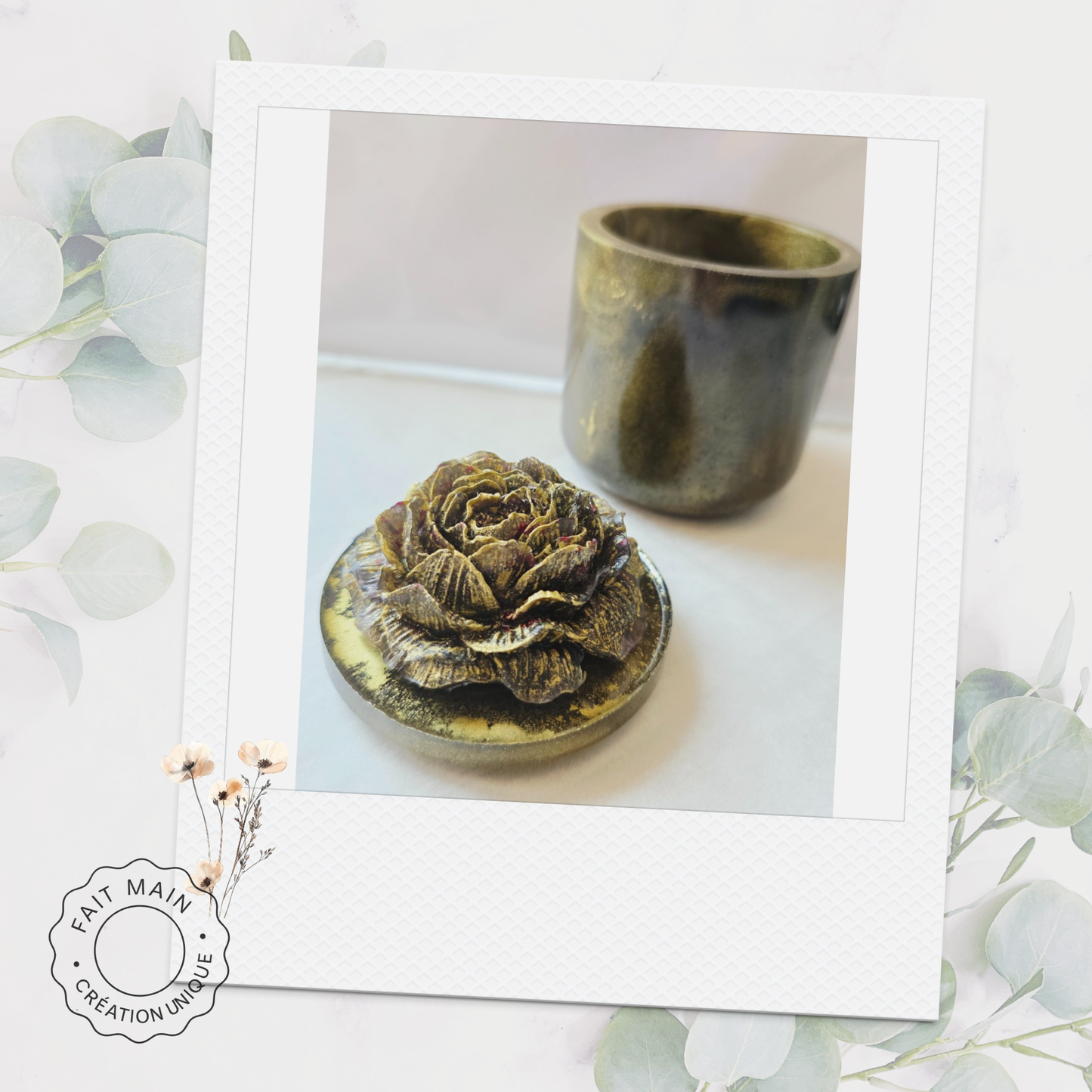 Pot en résine avec fleur sculptée – Noir & or