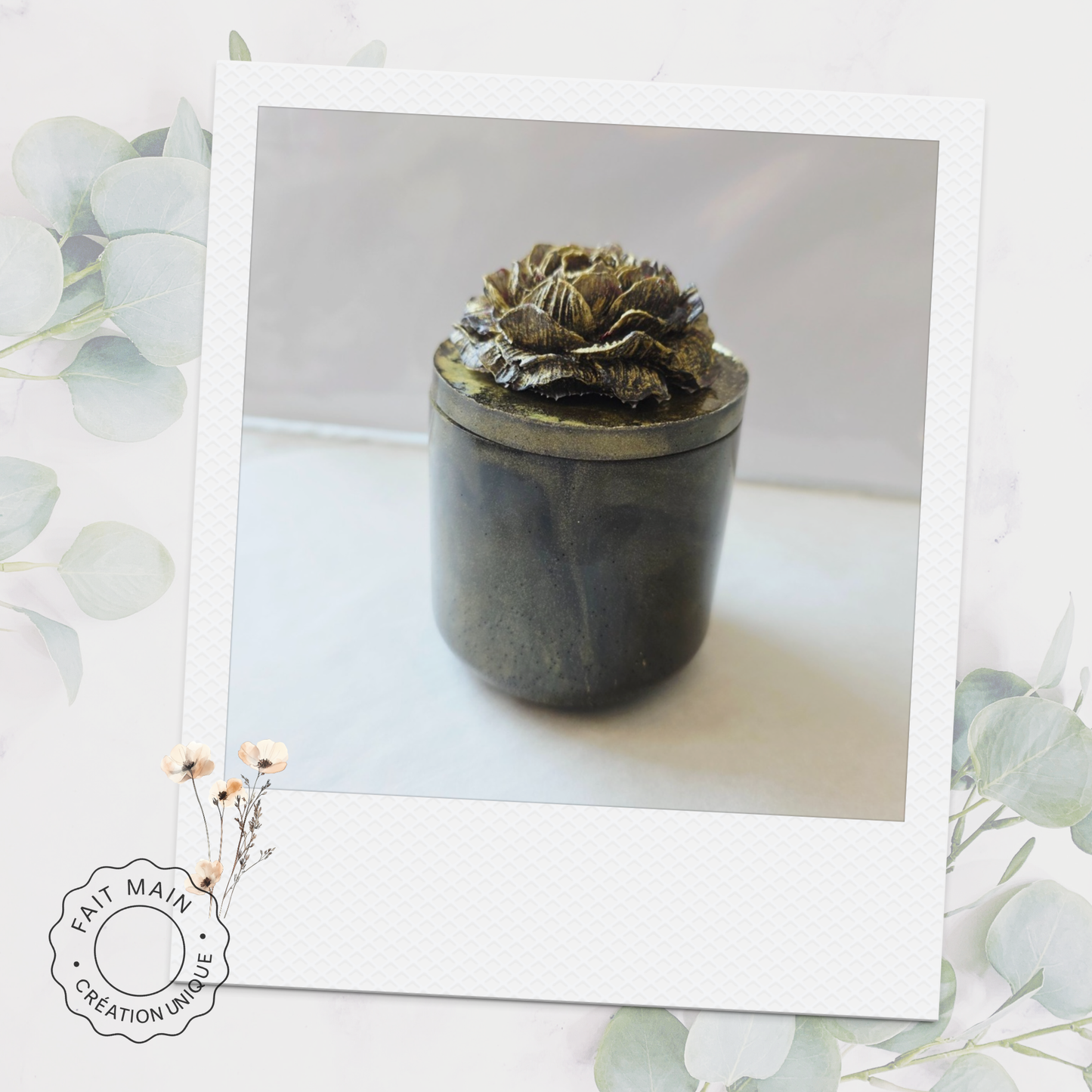 Pot en résine avec fleur sculptée – Noir & or