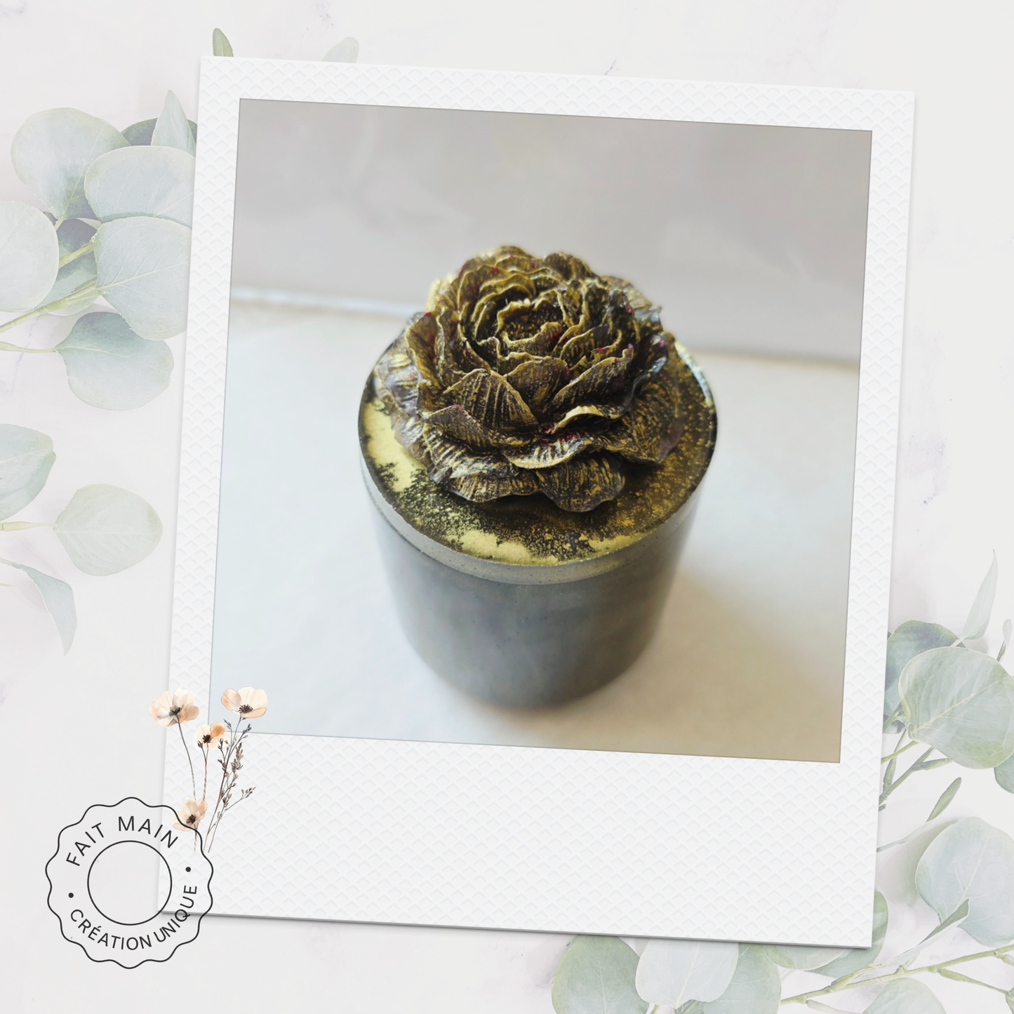 Pot en résine avec fleur sculptée – Noir & or