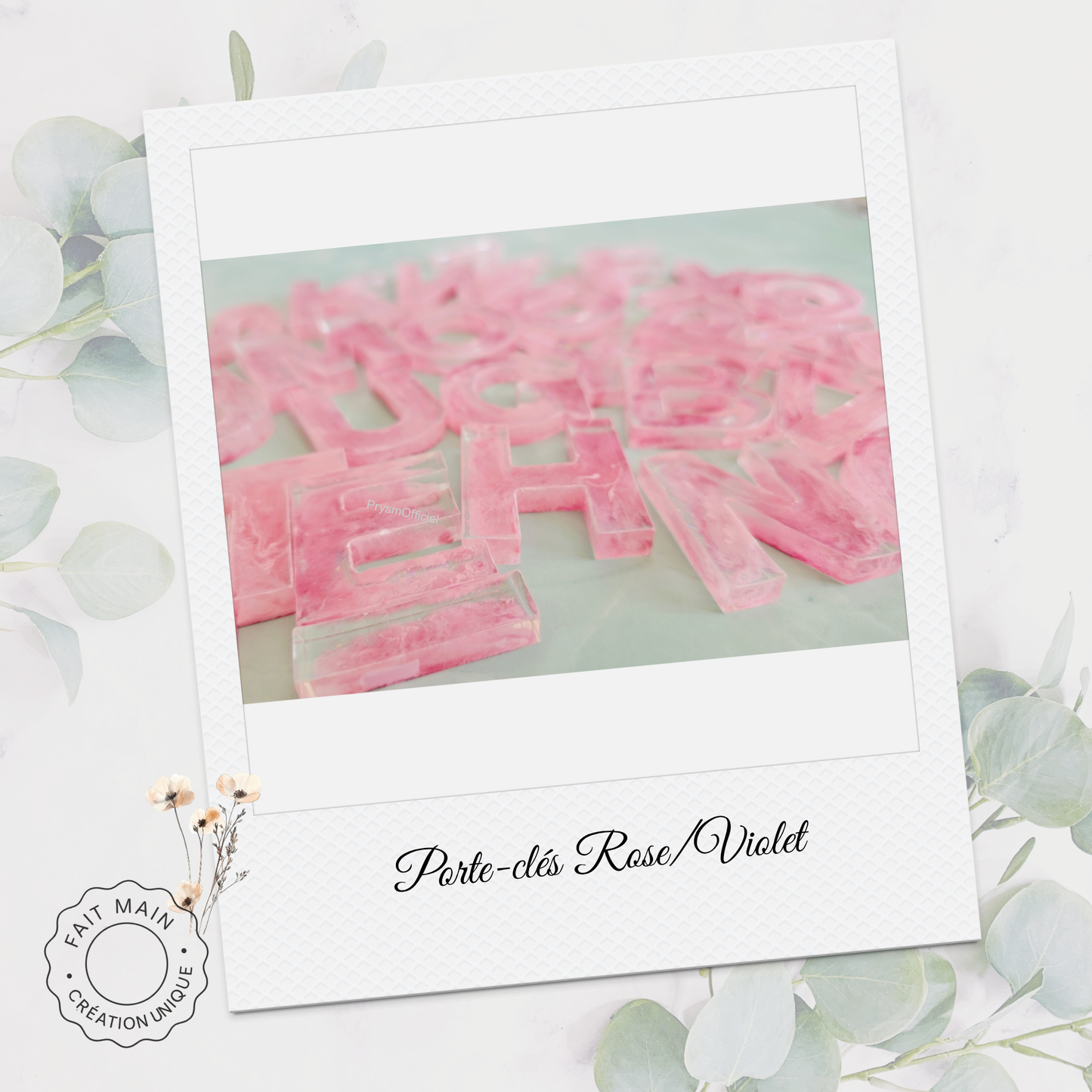 Porte-clés personnalisé en résine – Initiale rose givré – Bijou de sac artisanal