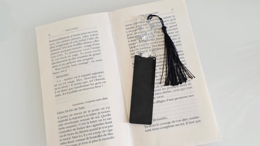 Marque-page noir & argenté – Bijou de livre en résine - Personnalisable