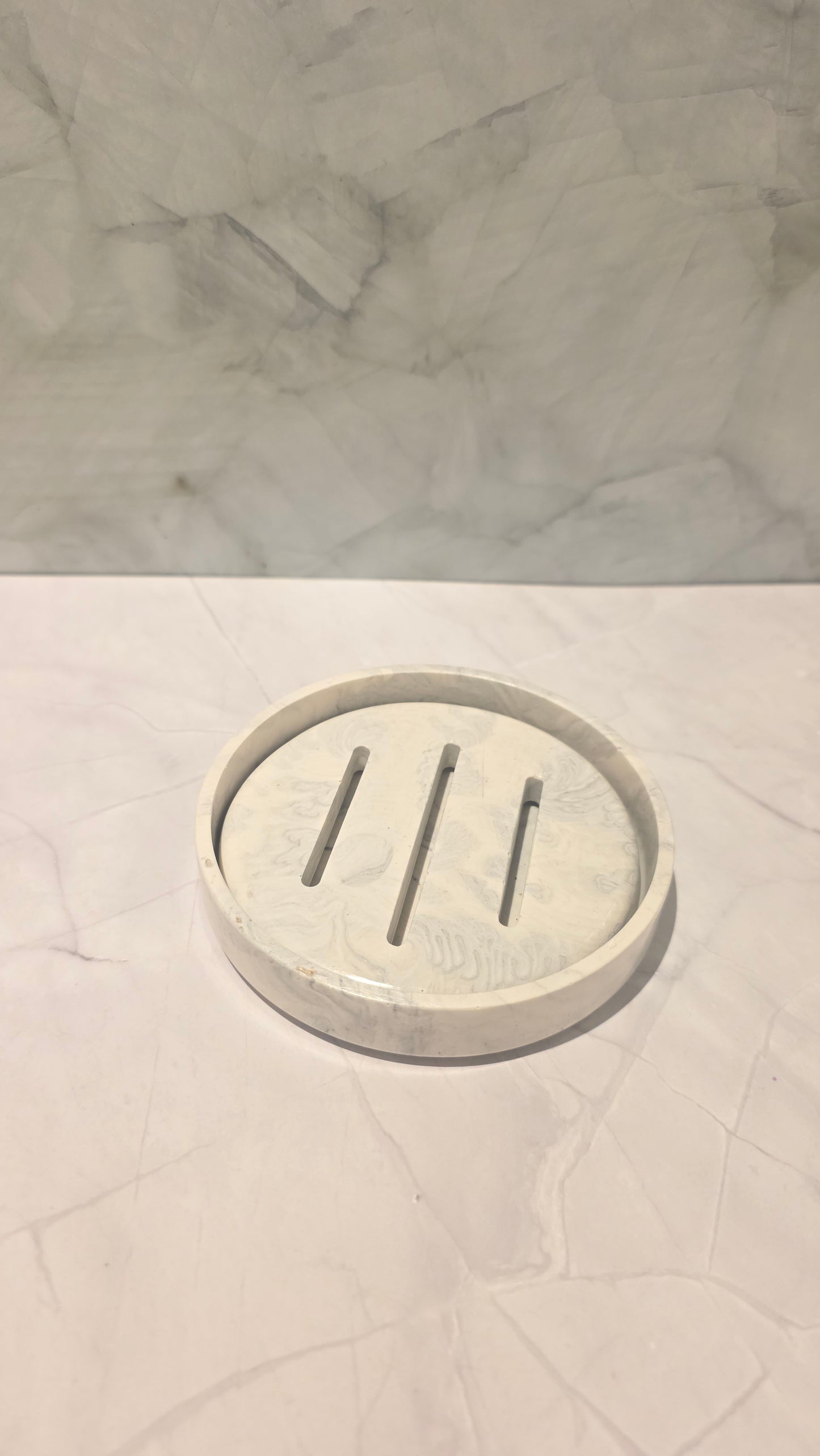 Porte-savon rond en composite minéral – Élégance naturelle & durabilité artisanale