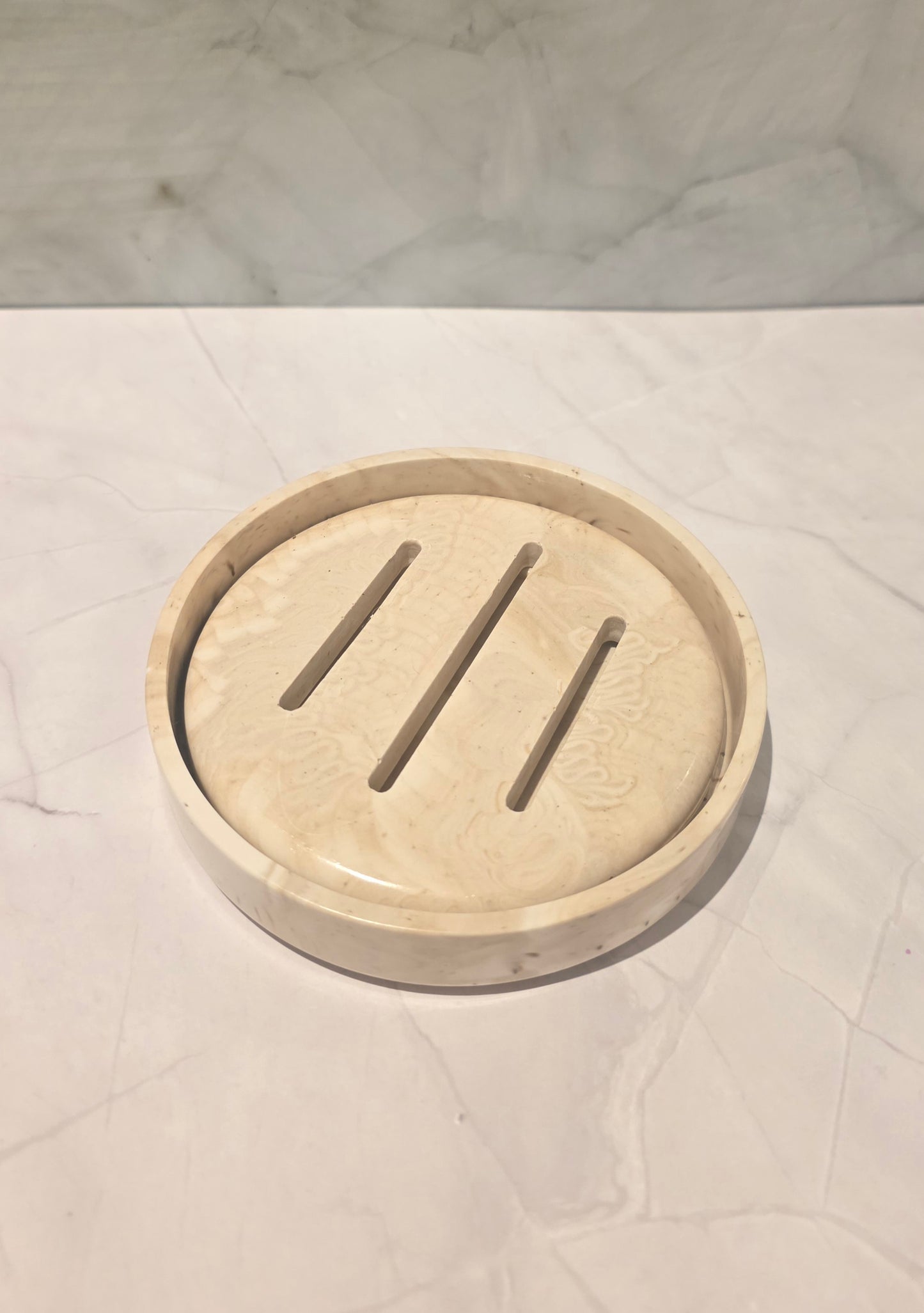 Porte-savon rond en composite minéral – Élégance naturelle & durabilité artisanale