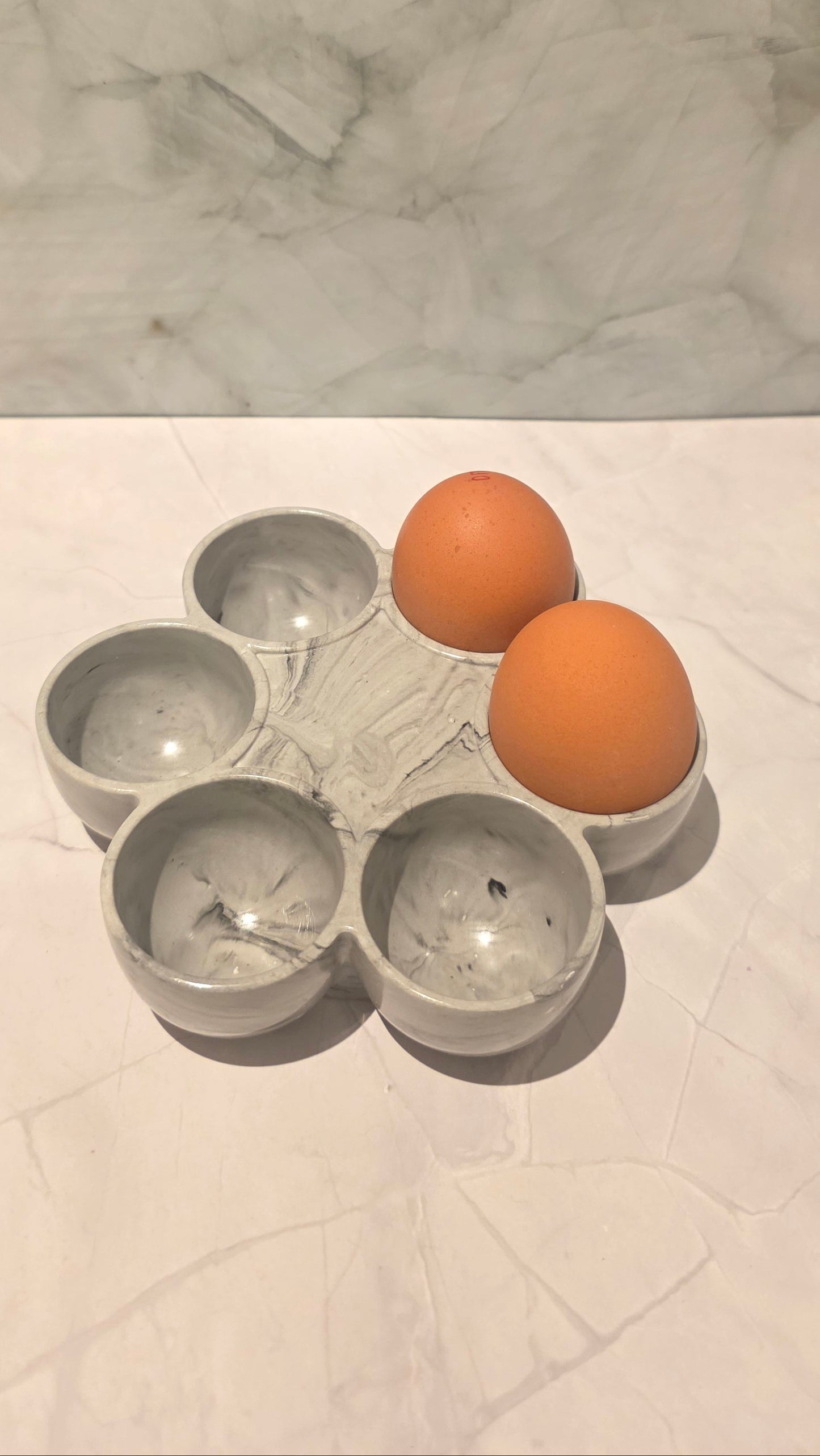 Support à œufs rond en résine  – Pratique & décoratif