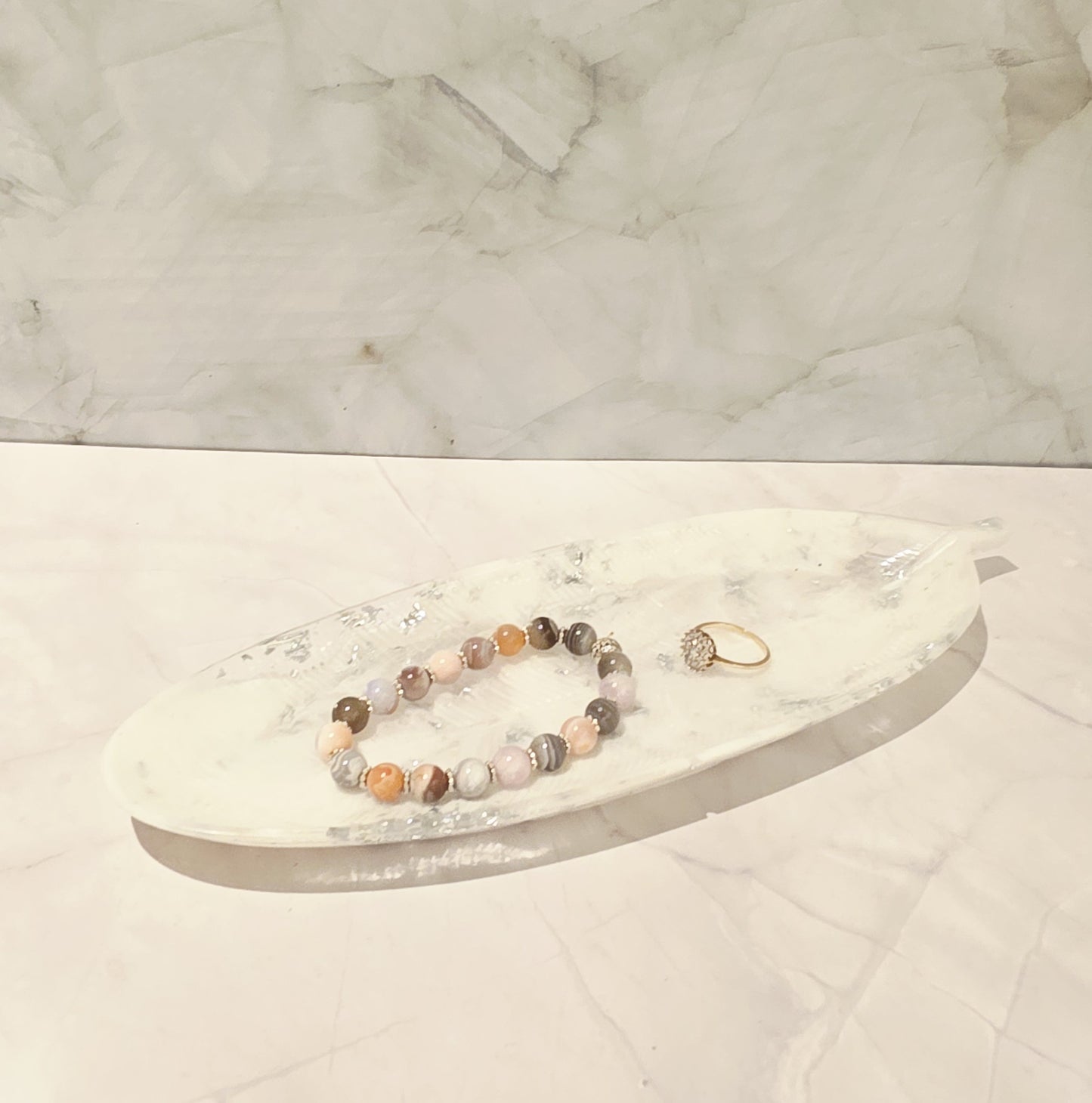 Vide-poche feuille allongée – Élégance naturelle & création artisanale