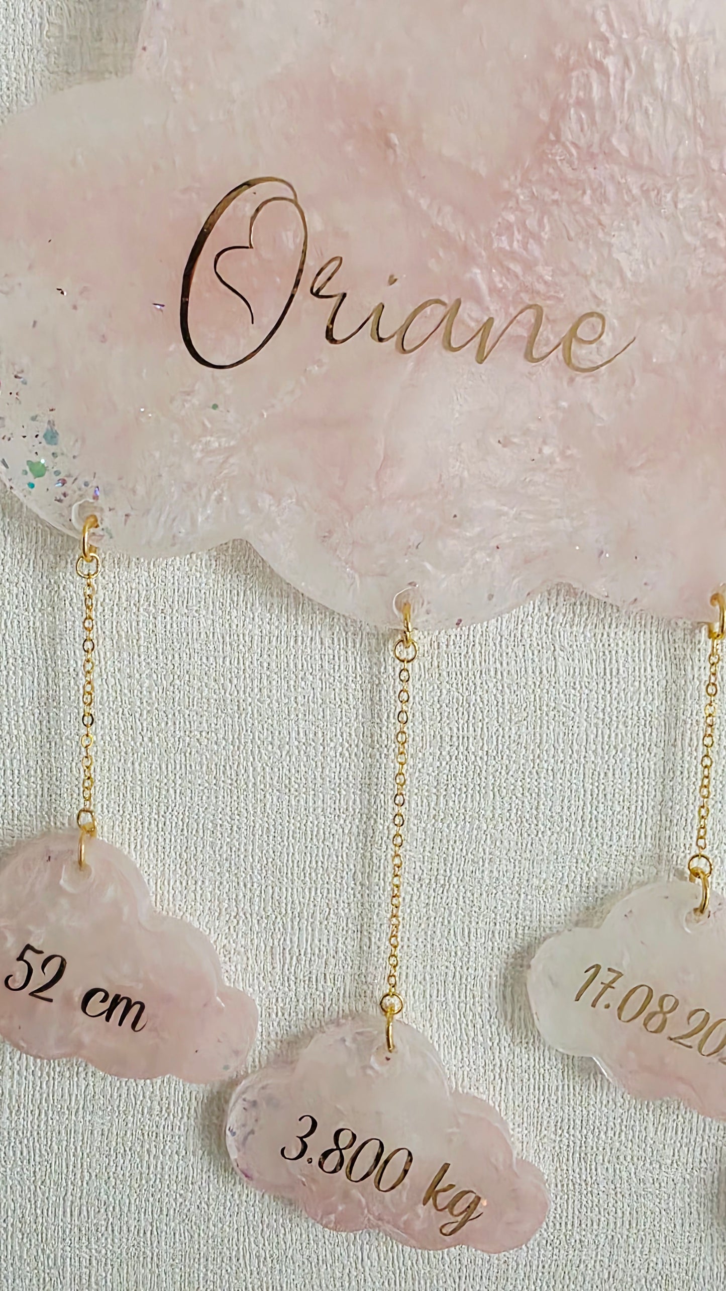 Cadre Nuage suspendu de Naissance Personnalisable – Fait main en résine