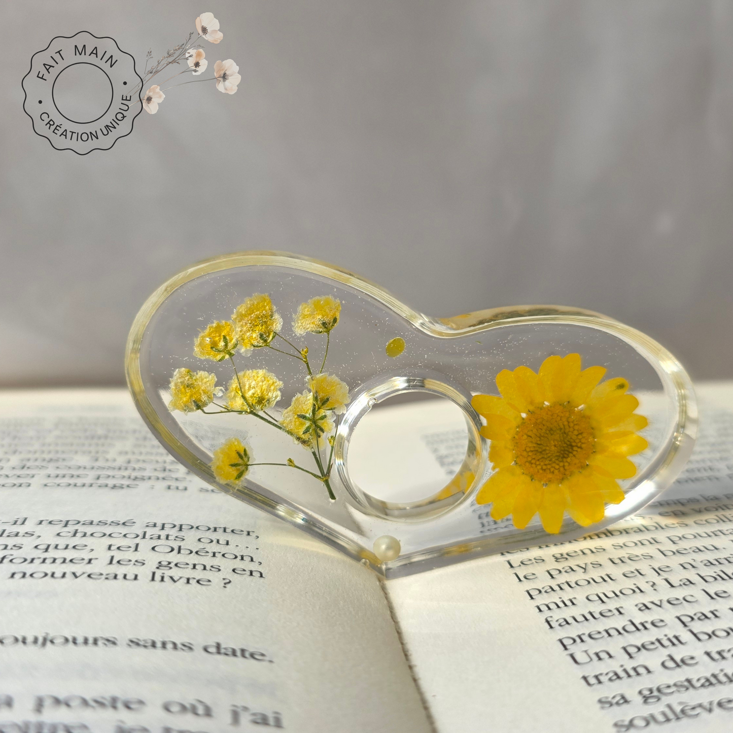 Bague de lecture en résine avec fleurs séchées – Accessoire unique pour lecteur – Fait main – Cadeau original
