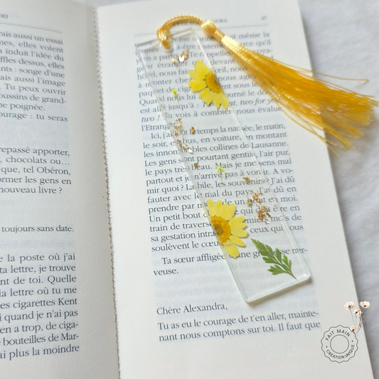 Marque-page fleurs séchées – Bijou de livre en résine transparente & paillettes dorées