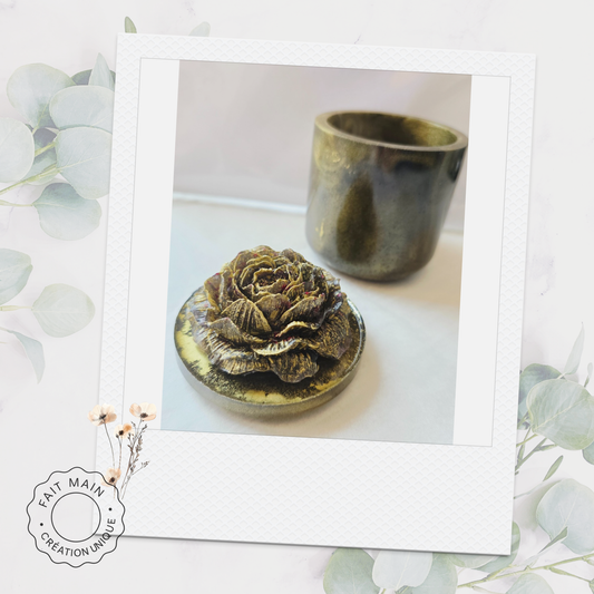Pot en résine avec fleur sculptée – Noir & or